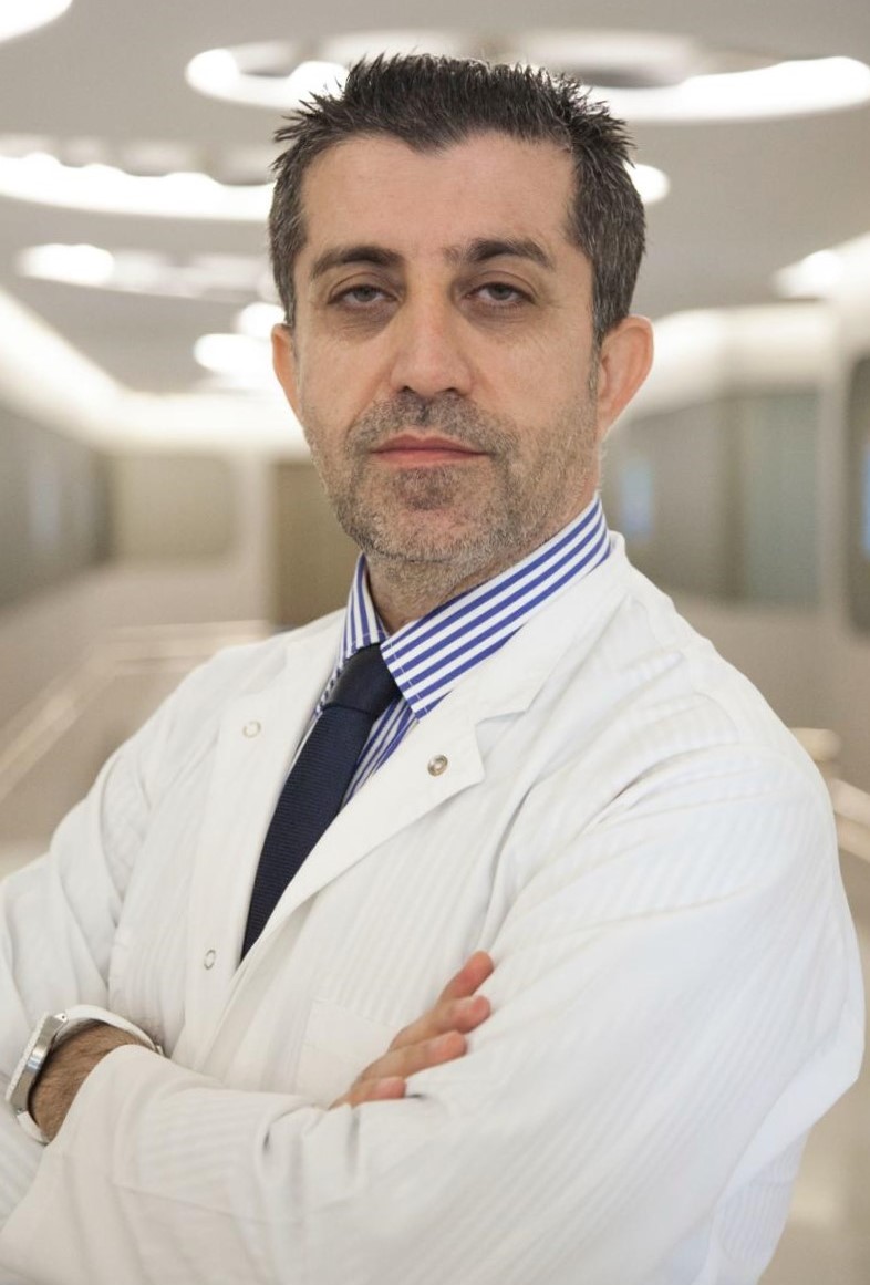 Dr. Hamid Aydın - Especialista en Trasplante Capilar